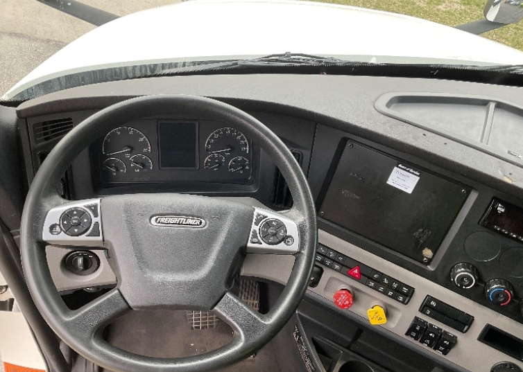2021 Freightliner Cascadia 126