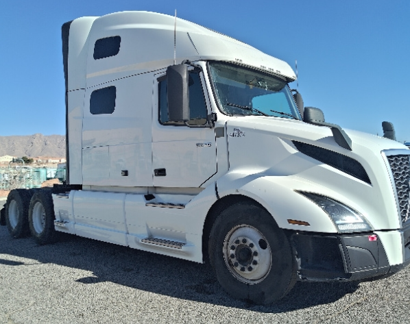 2022 Volvo VNL64760