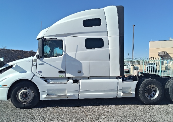 2022 Volvo VNL64760